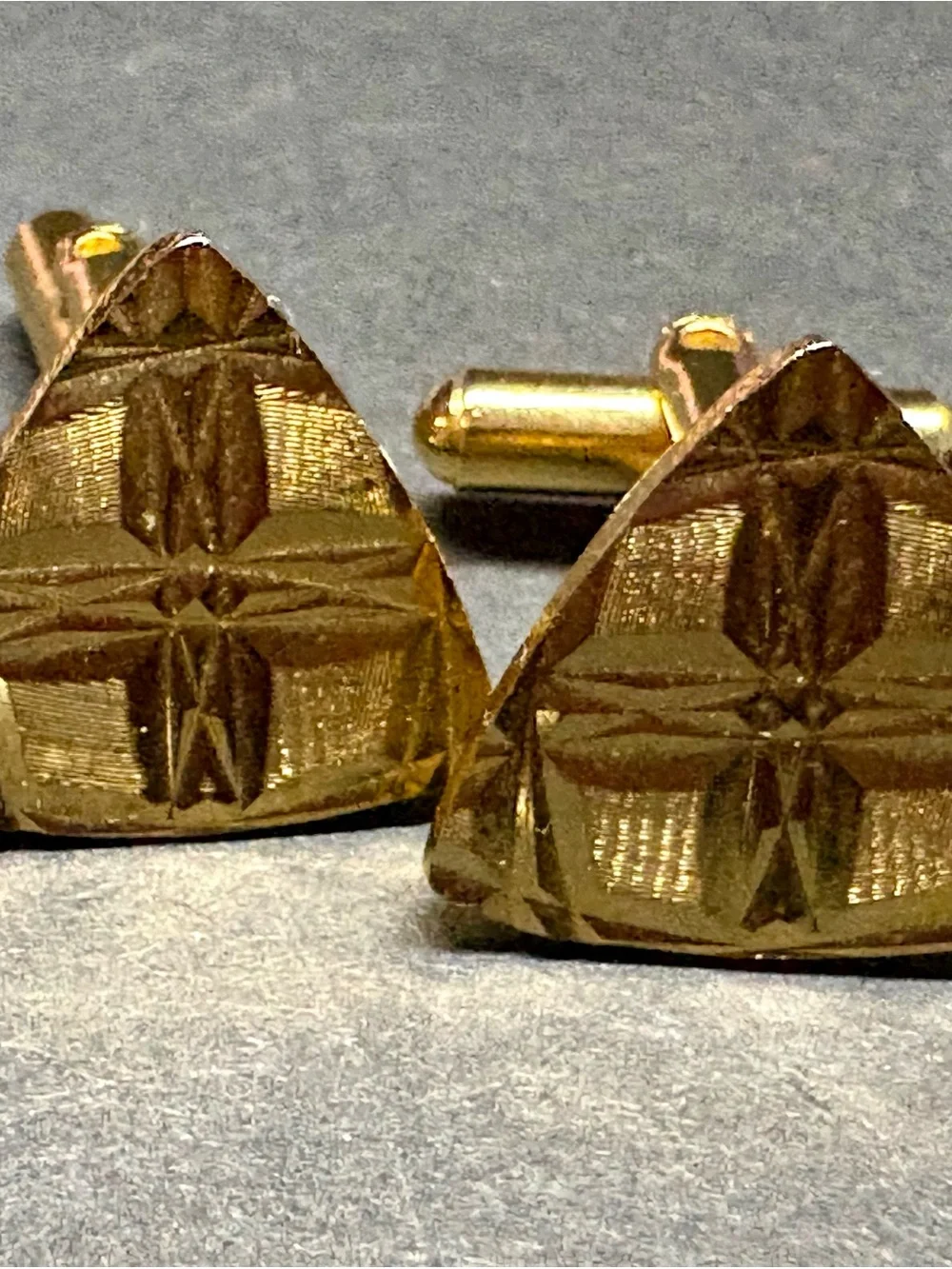 Vintage Gold Tone Triangular Diamond Cut Engraved Classic Men’s Cuff Links